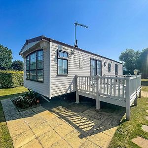 Great 6 Berth Caravan For Hire At Cherry Tree Holiday Park In Norfolk Ref 70801C Hotel Great Yarmouth Exterior photo