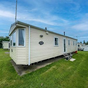 Lovely 8 Berth Caravan At Breydon Water Park, Nearby Norfolk Broads Ref 10111B Hotel Belton with Browston Exterior photo