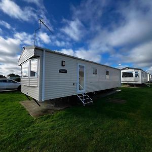 Lovely 6 Berth Caravan At Cherry Tree Holiday Park, Ref 70403C Hotel Great Yarmouth Exterior photo