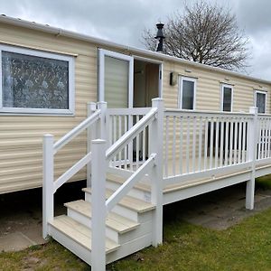 Stunning Caravan At Cherry Tree Holiday Park In Norfolk, Sleeps 8 Ref 70529C Hotel Great Yarmouth Exterior photo