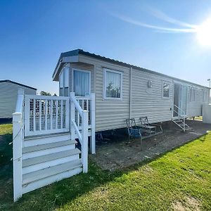 Dog-Friendly 8 Berth Caravan At Cherry Tree Holiday Park In Norfolk Ref 70363C Hotel Great Yarmouth Exterior photo