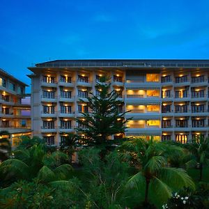 Lombok Raya Hotel Mataram Exterior photo