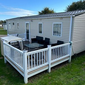 Holiday Home Cherry Tree Burgh Castle Great Yarmouth Belton with Browston Exterior photo