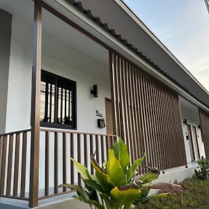 Baansuwansomboon Hotel Chaloklum Exterior photo