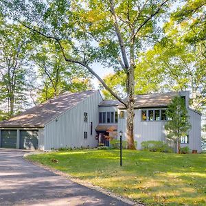 Spacious Lake Leelanau Home On Lake Michigan! Suttons Bay Exterior photo