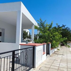 Bungalow House Kiti, Seaside Villa Exterior photo