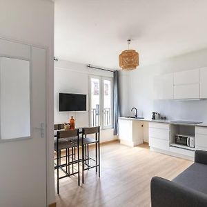 Appartement Neuf Familial A Clichy Pour 4 Exterior photo