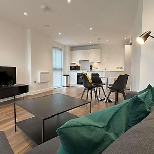 Modern 2 Bed With Parking - Grand Exchange, Brackn Appartement Bracknell Exterior photo