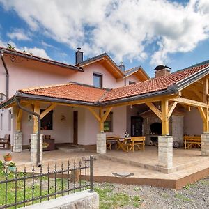 Awesome home in Vrzici with 3 Bedrooms, Jacuzzi&WiFi Exterior photo