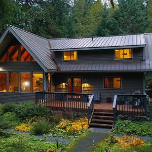 Pendleton Pines Lodge Glacier Exterior photo