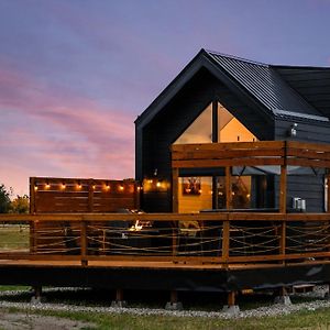 Modern Tiny Cabin, With Hot Tub In Choteau Mt Appartement Exterior photo