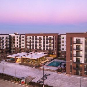 Landing At The Residences At Sawmill Station - Studio In Downtown Morton Grove Exterior photo