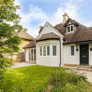 Stunning 5 Bed In The Centre Of Bourton! Villa Exterior photo