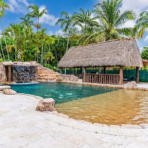 Waterfall Cove- Heated Pool With Slide And Waterfall Villa Miami Exterior photo