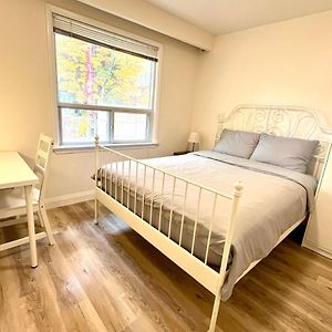 Private Room With Ensuite Bathroom In Toronto Exterior photo