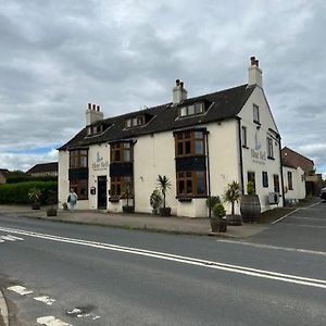 The Blue Bell Hotel Boroughbridge Exterior photo