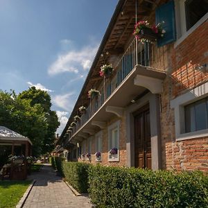 La Madernassa Resort - Casalora Dimora Storica Di Charme Guarene Exterior photo