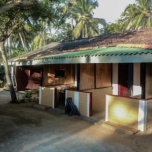 Lake Side Cabana Hotel Galle Exterior photo