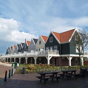 Spacious House With 5 Bathrooms, On The Markermeer Uitdam Exterior photo