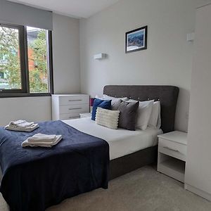 Modern 1 Bed Apt Bracknell- With Parking Appartement Exterior photo