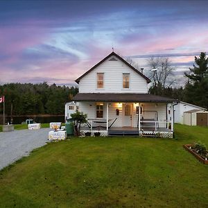 Snugly Valley -Waterfront At North Frontenac Near Bon Echo Villa Ompah Exterior photo