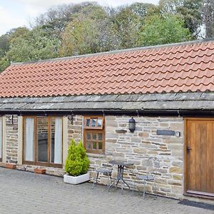 Yew Tree Bothy Villa Old Brampton Exterior photo