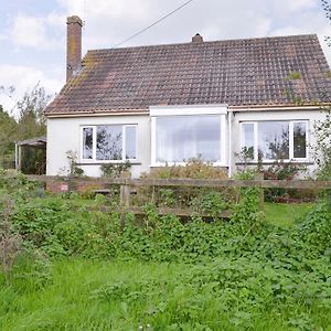 Walters Cottage Pilton Exterior photo