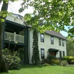 Captain Grant'S Bed and Breakfast Poquetanuck Exterior photo