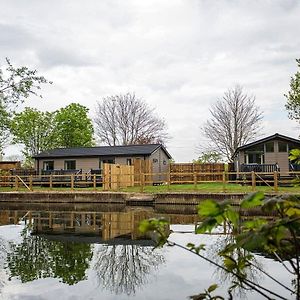 Lee Valley Hotel Hoddesdon Exterior photo