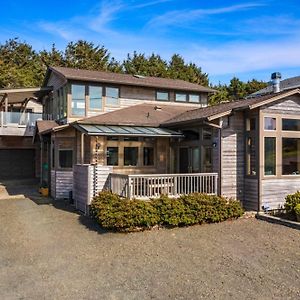 The Castle Rock Estate By Avantstay Steps From Arch Cape Beach W Hot Tub Sauna Exterior photo