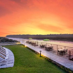 Park Safari Resort, Chitwan National Park Exterior photo