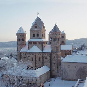 Gastfluegel Der Abtei Maria Laach Hotel Glees Exterior photo