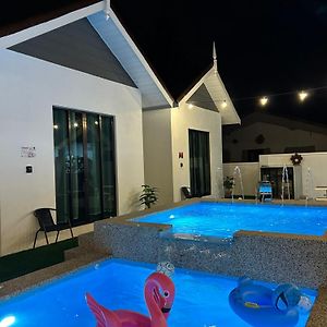 Dtamu Mama Roomstay Kerteh W Pool And Wifi Exterior photo