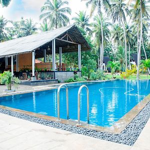 The Lake Front Hotel Chilaw Exterior photo