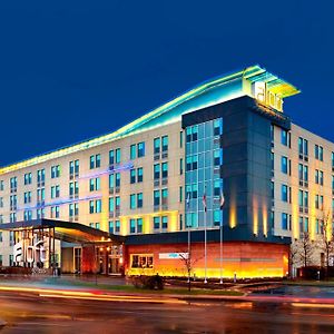 Aloft Montreal Airport Hotel Dorval Exterior photo