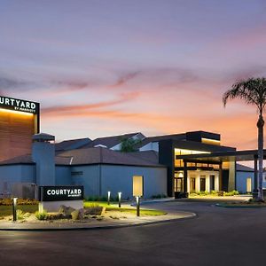 Courtyard By Marriott Fresno Hotel Exterior photo