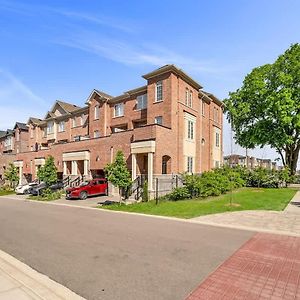 Bright End-Unit Townhouse Villa Newmarket Exterior photo