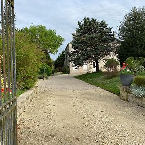 Domaine De La Perthuiserie Bed and Breakfast Saint-Porchaire Exterior photo