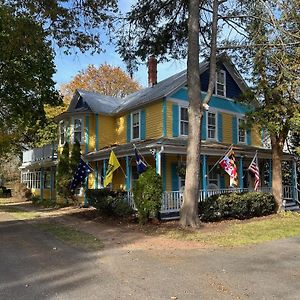 Inn On Fox Meadow - Spacious Victorian Inn Gaithersburg Exterior photo