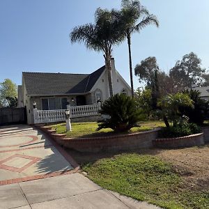 Hilltop Retreat North Of Kenneth Rd Villa Glendale Exterior photo