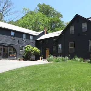 Eileen Of Mystic Bed and Breakfast Exterior photo