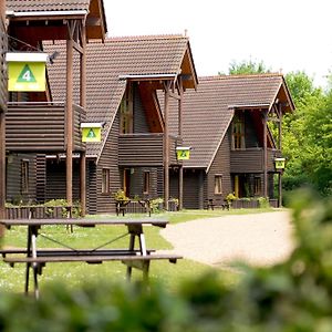 Yha London Lee Valley Hotel Cheshunt Exterior photo