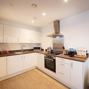 Stylish 1-Bed Apartment Near City Centre, Mediacityuk, Spinningfields, Old Trafford & Etihad, Sleeps 4, Netflix, Gym, Balcony, Nespresso Machine, Ideal For Professionals & Extended And Short Stays! Manchester Exterior photo