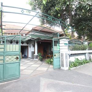 Oyo Life 93247 Pondok Pariwisata Hotel Mataram Exterior photo