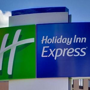 Holiday Inn Express & Suites Bronx - Nyc By Ihg New York Exterior photo