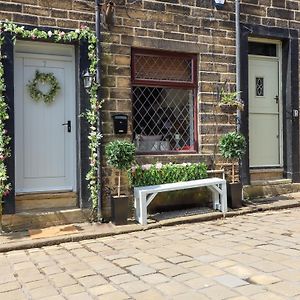 The Snug On The Cobbles Villa Keighley Exterior photo