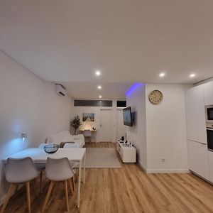 Downtown Faro Luxury Flat With Balcony Appartement Exterior photo