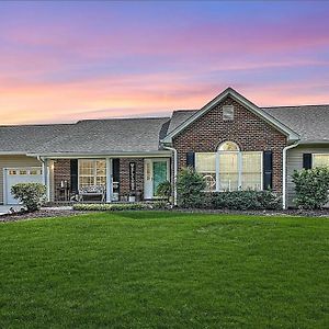 Charming Getaway With In-Ground Pool, Hot Tub Jacuzzi, And Cozy Firepit Villa Bristol Exterior photo