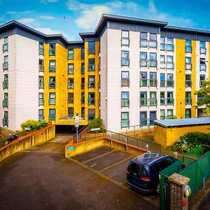 Modern - 1 Bed Flat In Bracknell - Near Airport Appartement Exterior photo