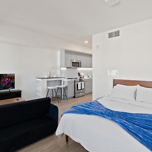 Bright Studio On Sunset Blvd, Free Parking, Gym, And Pool Appartement Los Angeles Exterior photo